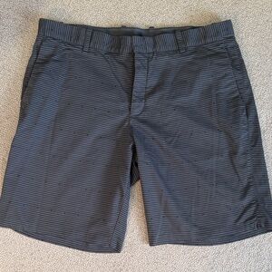 Nike Men's Black Striped Golf Shorts Size 36